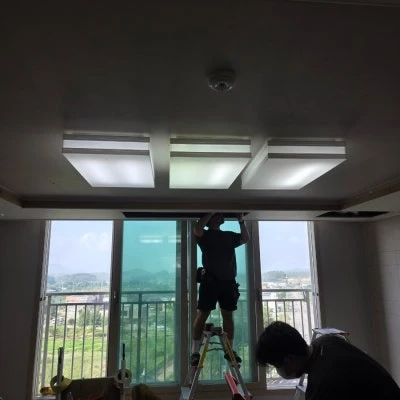 고객과 위치를 정하고, 전기공사까지.