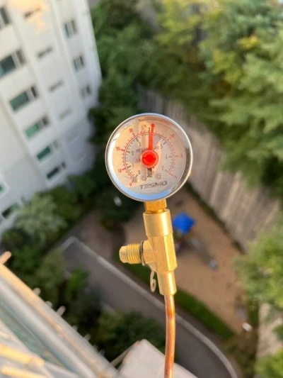 용산 보광동 삼성리버빌 구축 아파트 시스템에어컨 설치 시 주의해야 할 선배관 시공 포인트 · 시공 사진 13